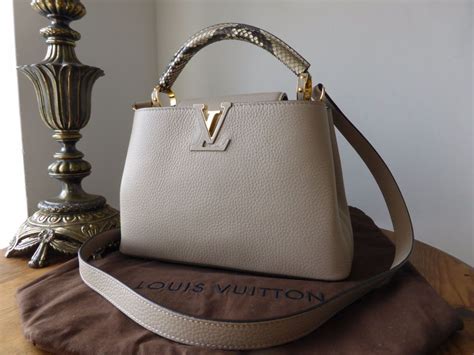 louis vuitton capucines bb size